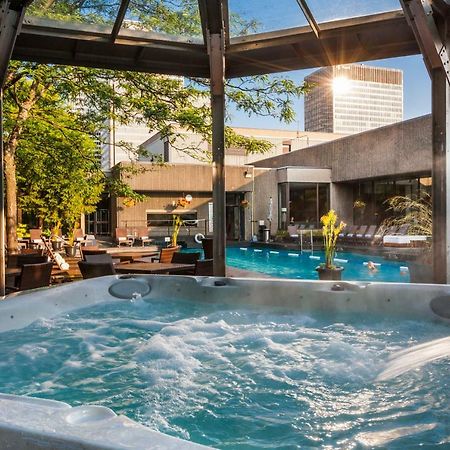 Hotel Bonaventure Montreal Exterior photo