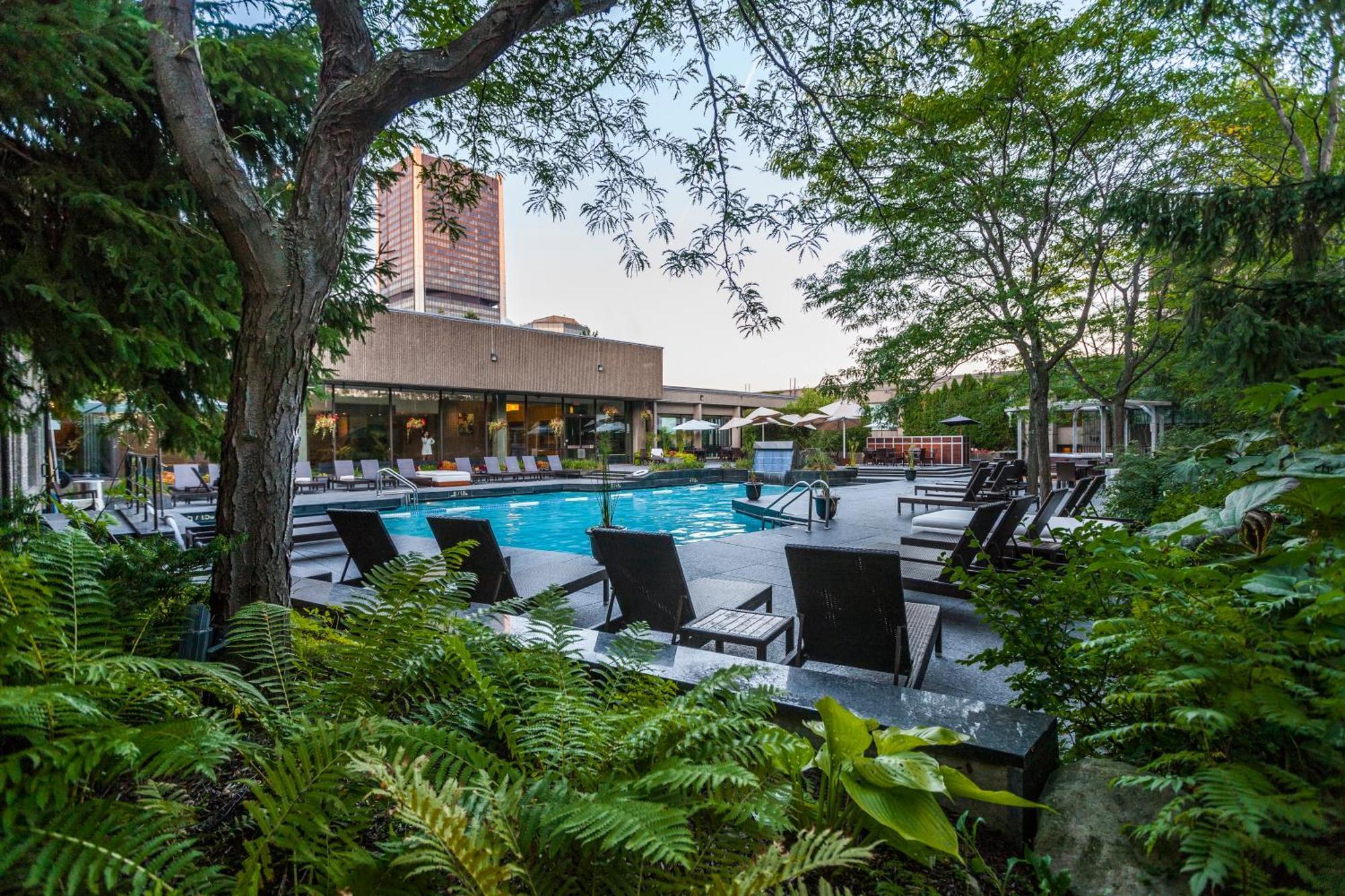 Hotel Bonaventure Montreal Exterior photo