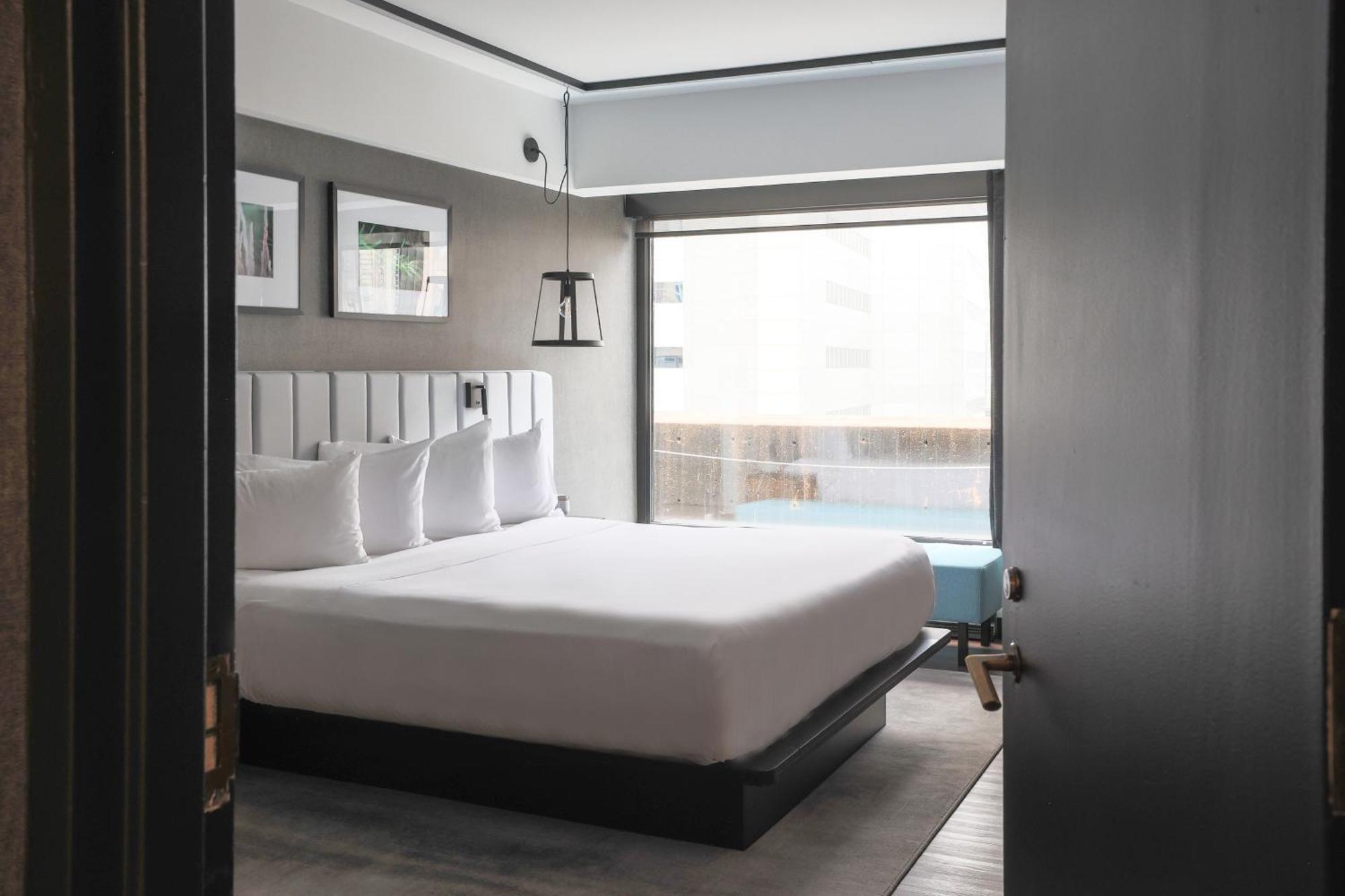 Hotel Bonaventure Montreal Exterior photo