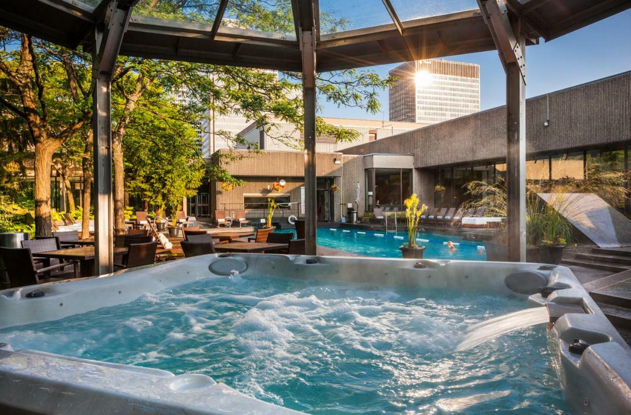 Hotel Bonaventure Montreal Exterior photo